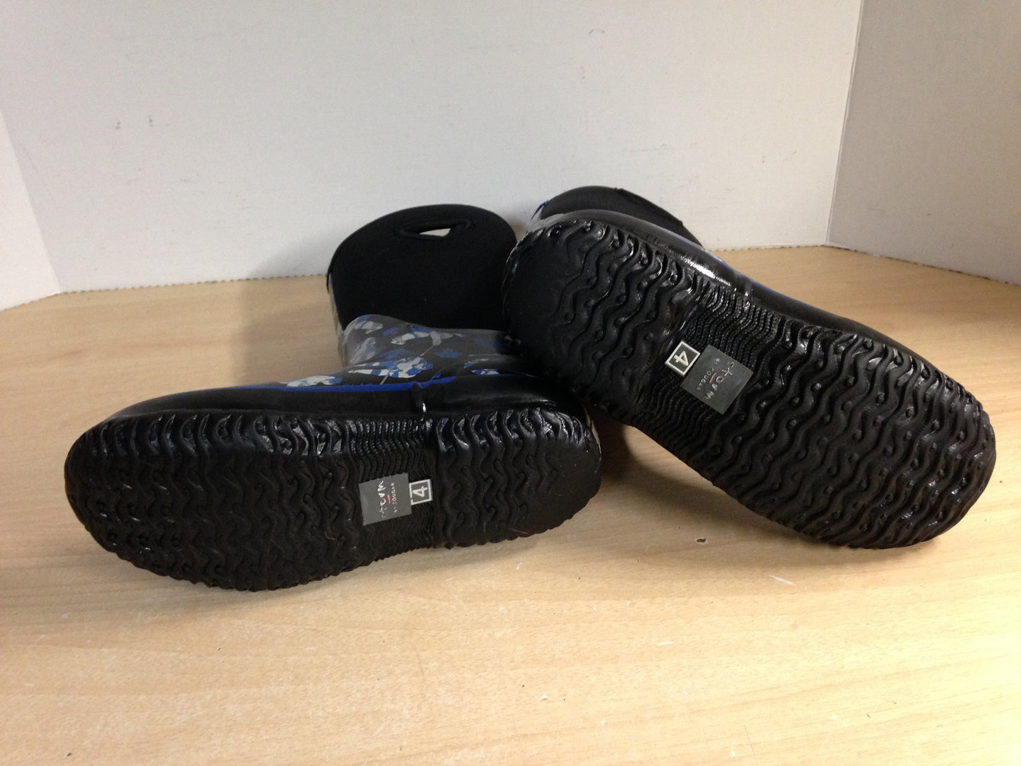 Bogs Style Child Size 4 Storm Neoprene Rubber Rain Winter Boots Waterproof Black Blue Hockey Excellent