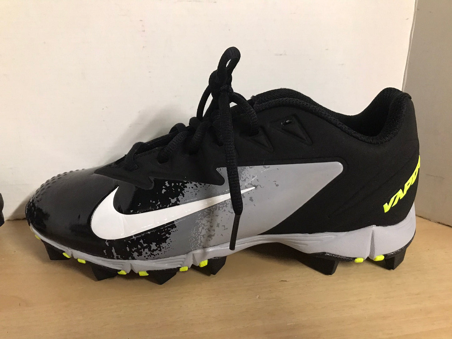 Baseball Shoes Cleats Child Size 5.5 Nike Vapor Black Grey Lime New Demo Model