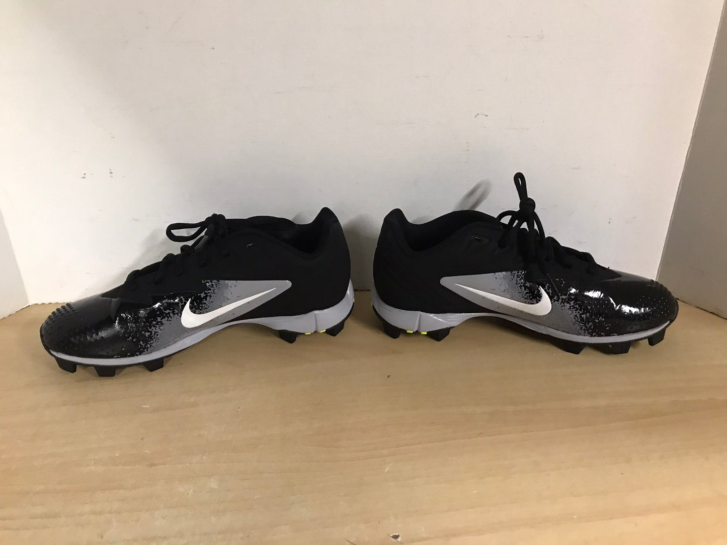 Baseball Shoes Cleats Child Size 5.5 Nike Vapor Black Grey Lime New Demo Model