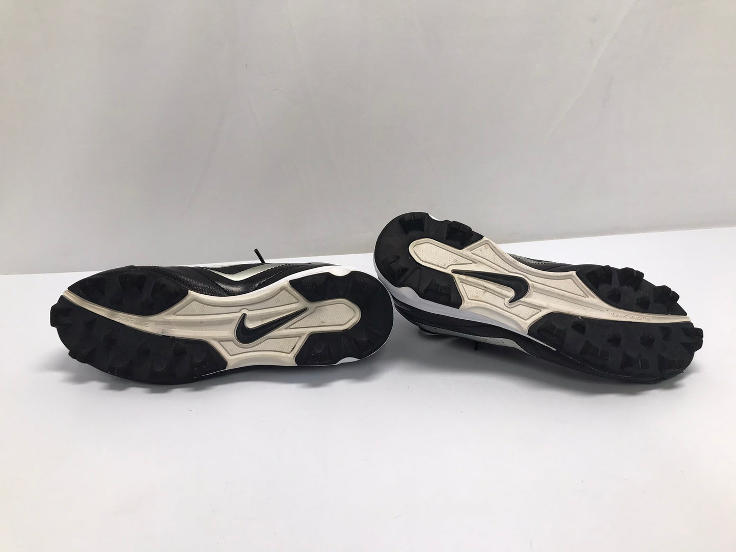 Baseball Shoes Cleats Men's Size 6 Nike Black White Some Marks