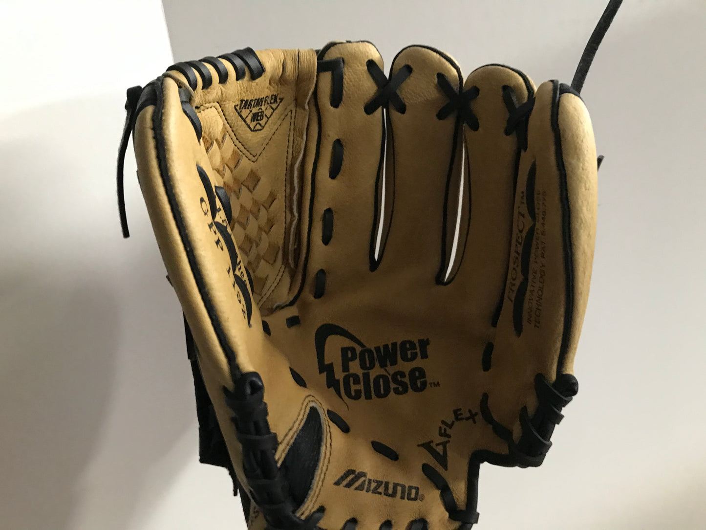 Baseball Glove Adult Size 11.5 inch Mizuno Max Flex Black Brown Soft Leather Fits on LEFT Hand As New