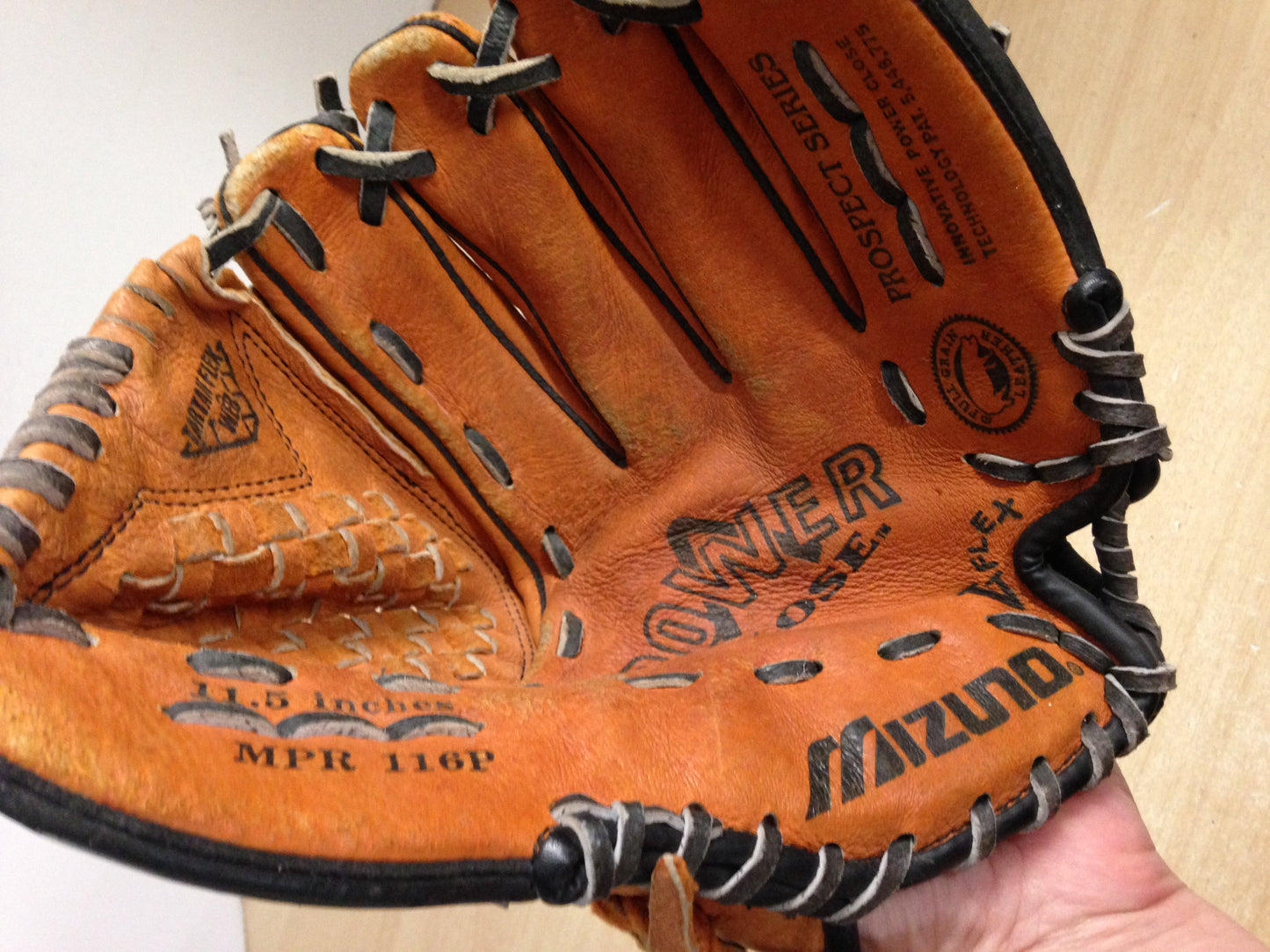 Baseball Glove Adult Size 11.5 inch Mizuno Max Flex Soft Brown Leather Fits on Left Hand