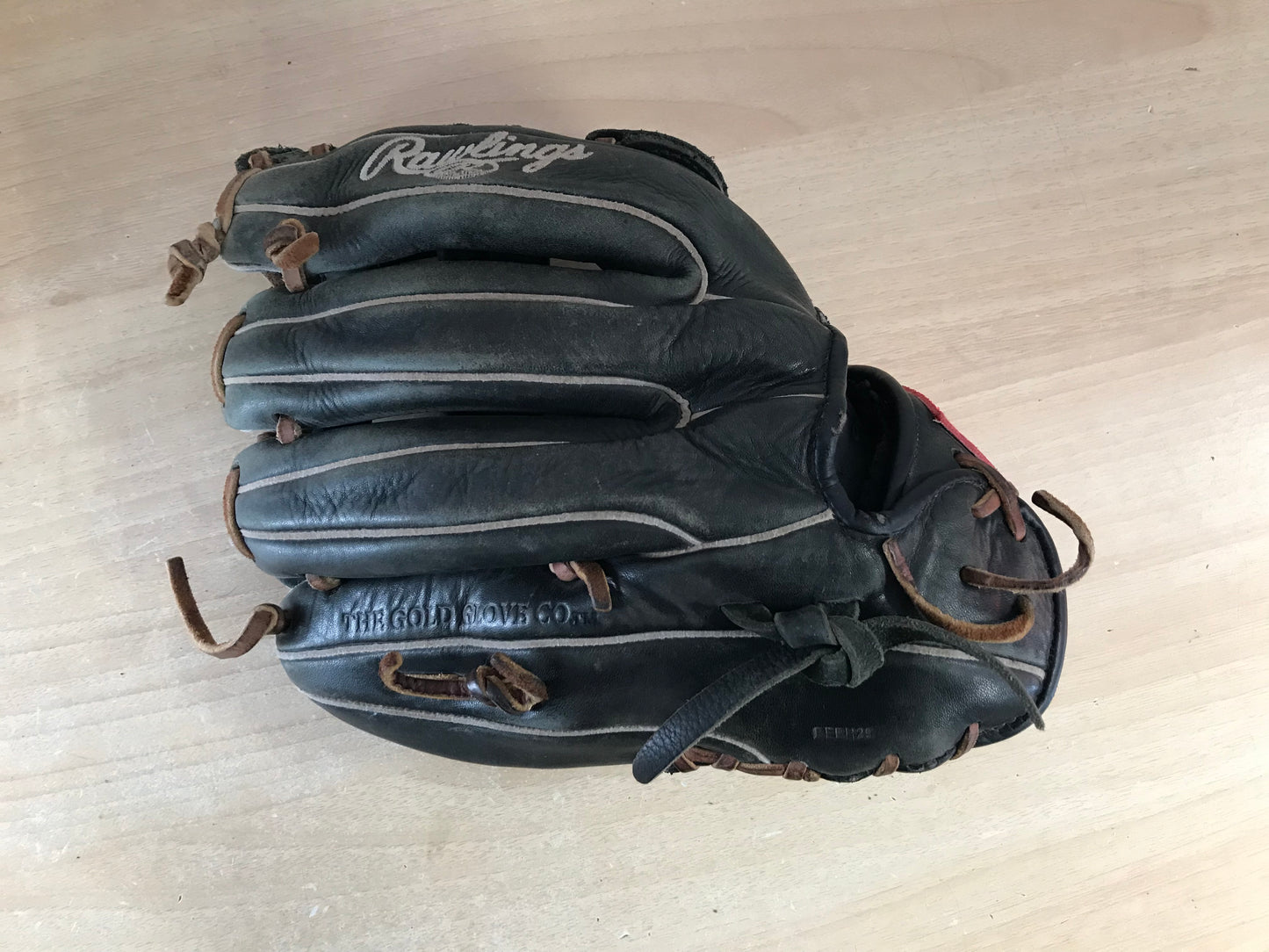 Baseball Glove Adult Size 11.75 inch Rawlings Black Leather Fits on Left Hand