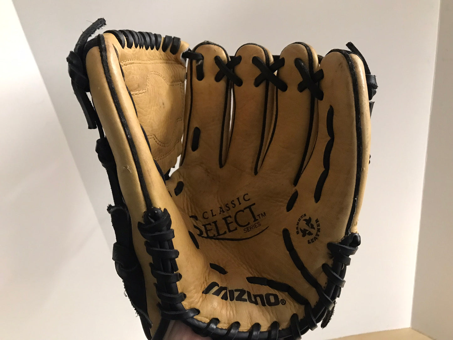 Baseball Glove Adult Size 11 inch Mizuno Black Tan Leather Fits on Left Hand Excellent As New