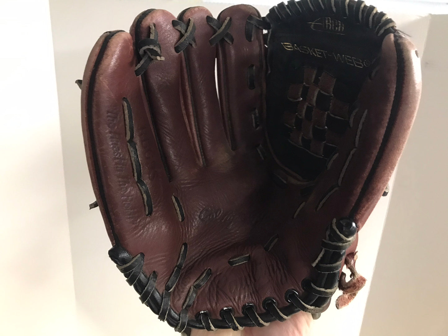 Baseball Glove Adult Size 11 inch Rawlings Deep Brown Leather Fits on RIGHT Hand