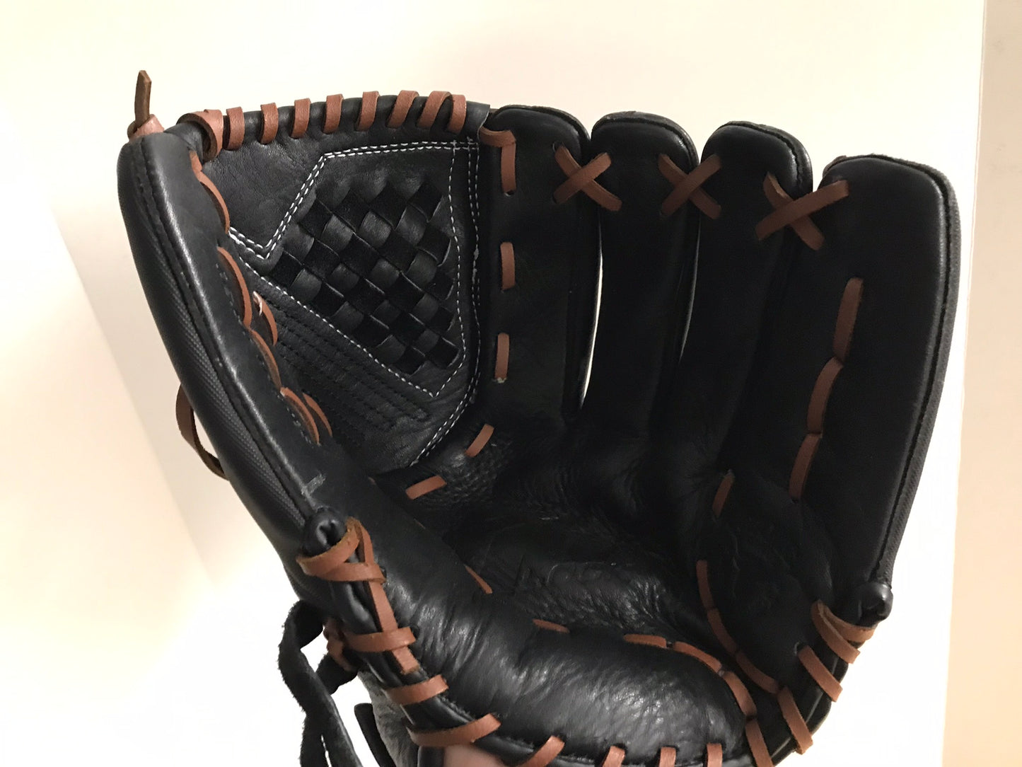 Baseball Glove Adult Size 12.5 inch Nike Black Leather Fits on Left Hand New Demo Model