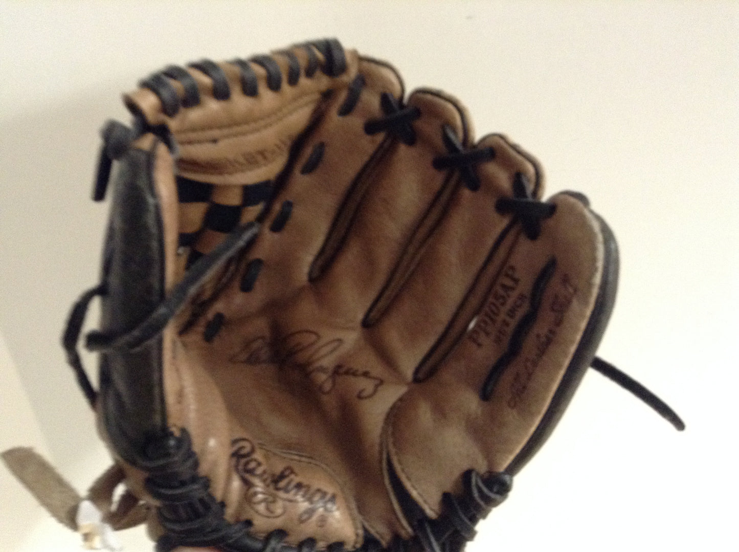 Baseball Glove Child Size 10.5 inch Rawlings Black Tan Brown Leather Fits on Left Hand Excellent