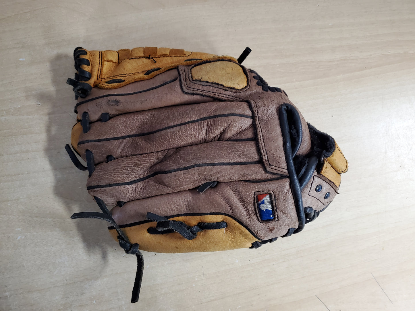 Baseball Glove Child Size 11.5 inch Wilson Brown Leather Fits On Left Hand Excellent