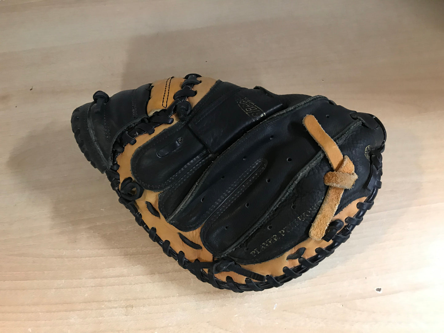 Baseball Glove Child Size 33 inch Youth Back Catchers Soft Leather Rawlings Fits On Left Hand Excellent