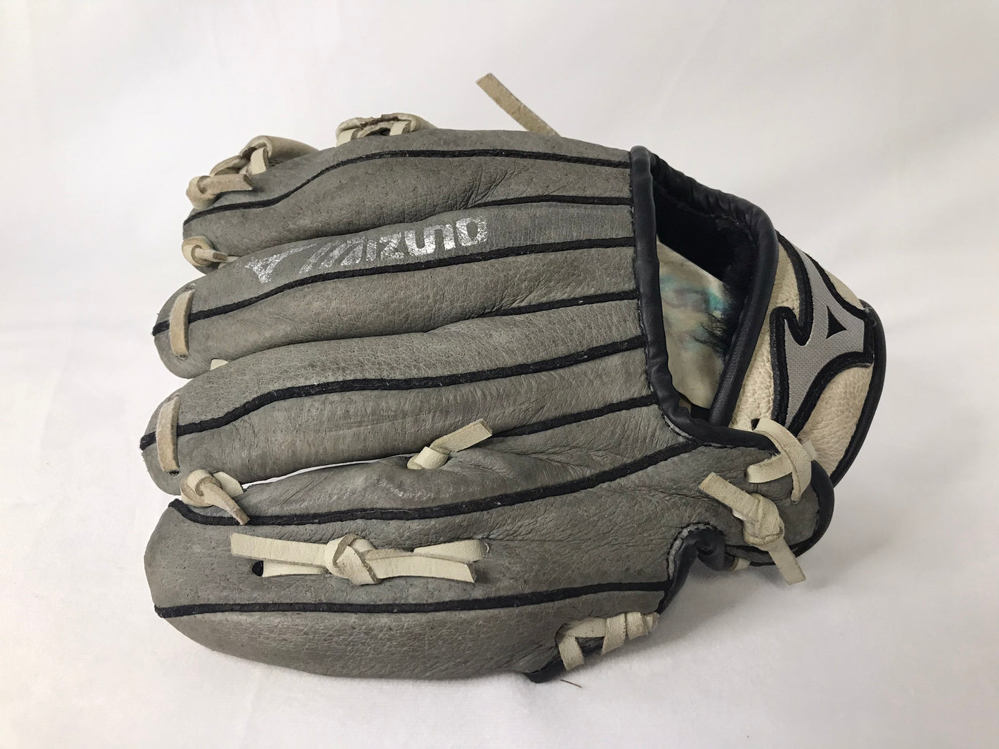 Baseball Glove Child Size 9 inch Mizuno Power Close Grey Leather Fits On Left Hand