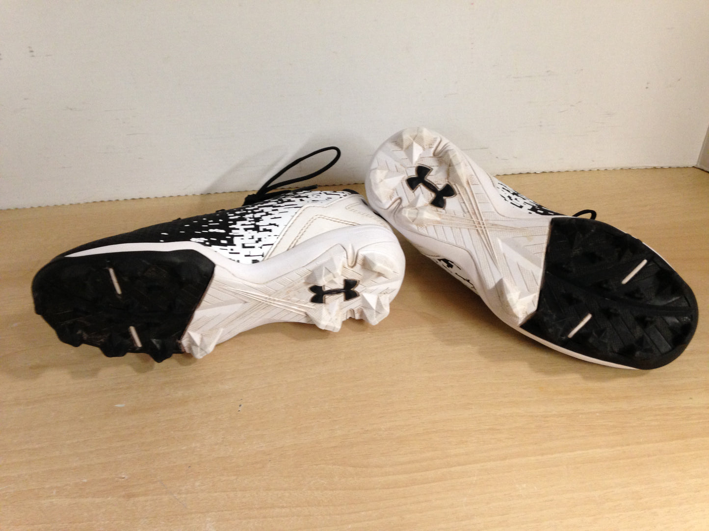 Baseball Shoes Cleats Child Size 1 Under Armour Black White