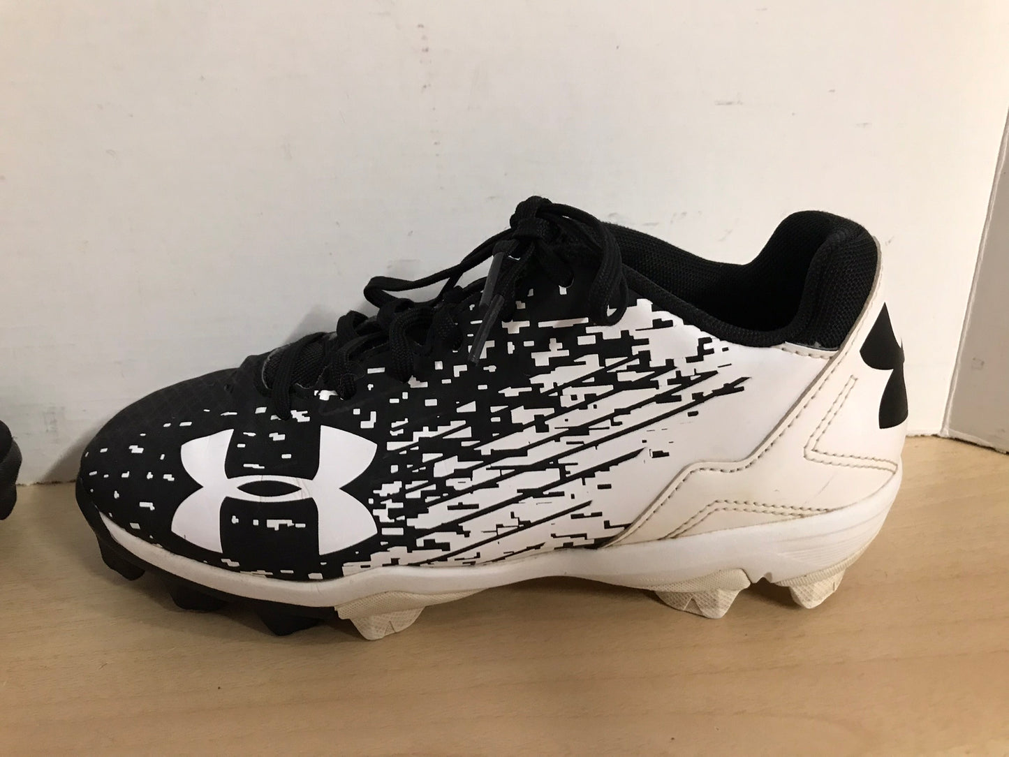 Baseball Shoes Cleats Child Size 3 Under Armor Black White