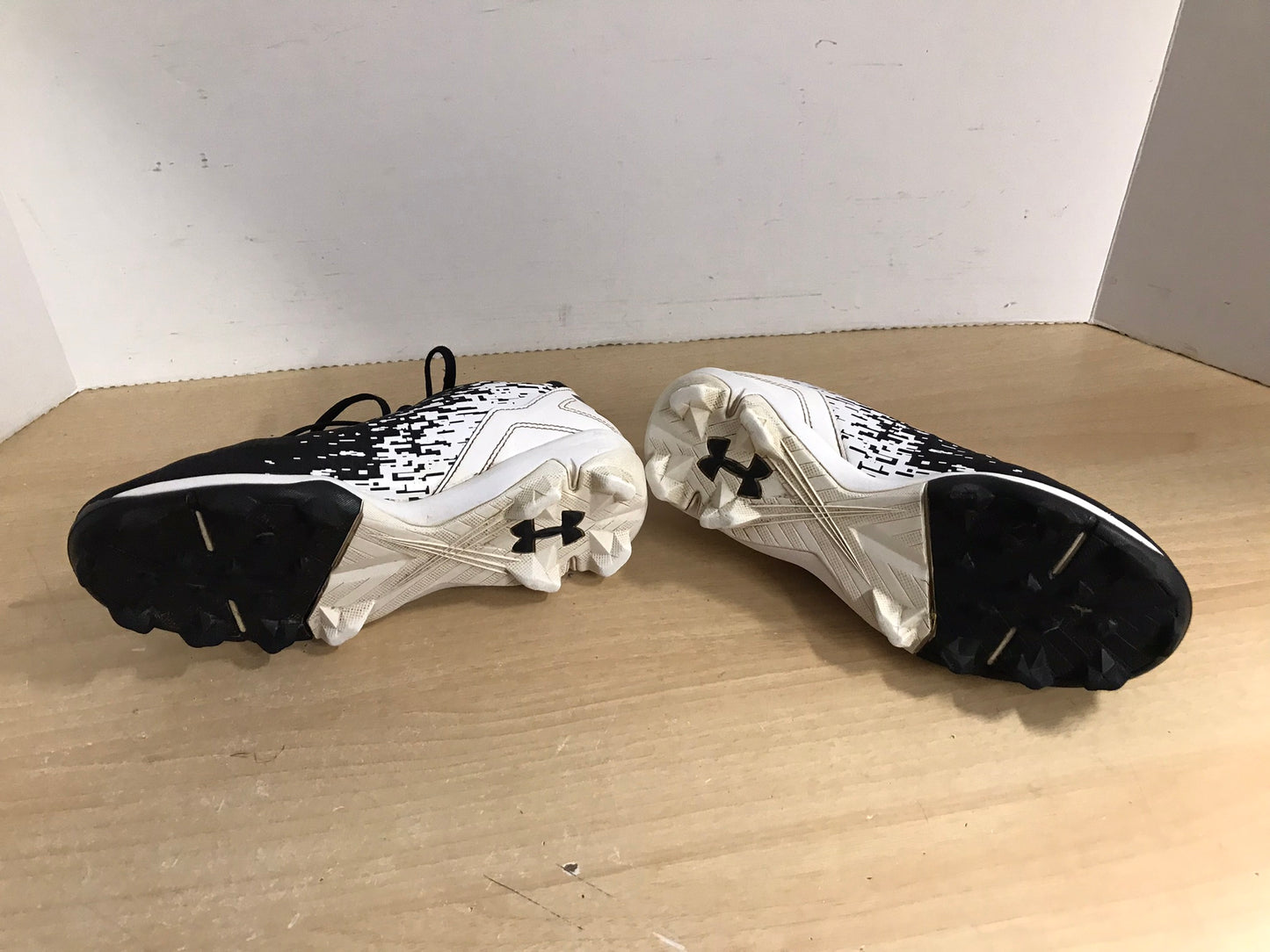Baseball Shoes Cleats Child Size 3 Under Armor Black White
