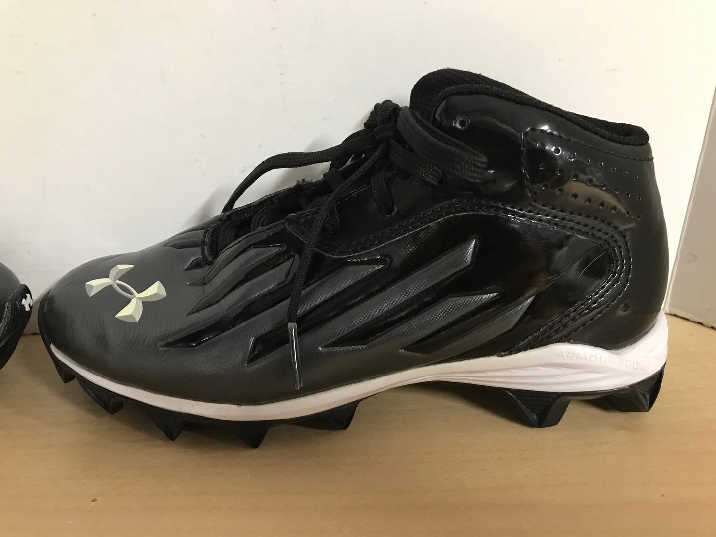 Baseball Shoes Cleats Child Size 3 Under Armour As New
