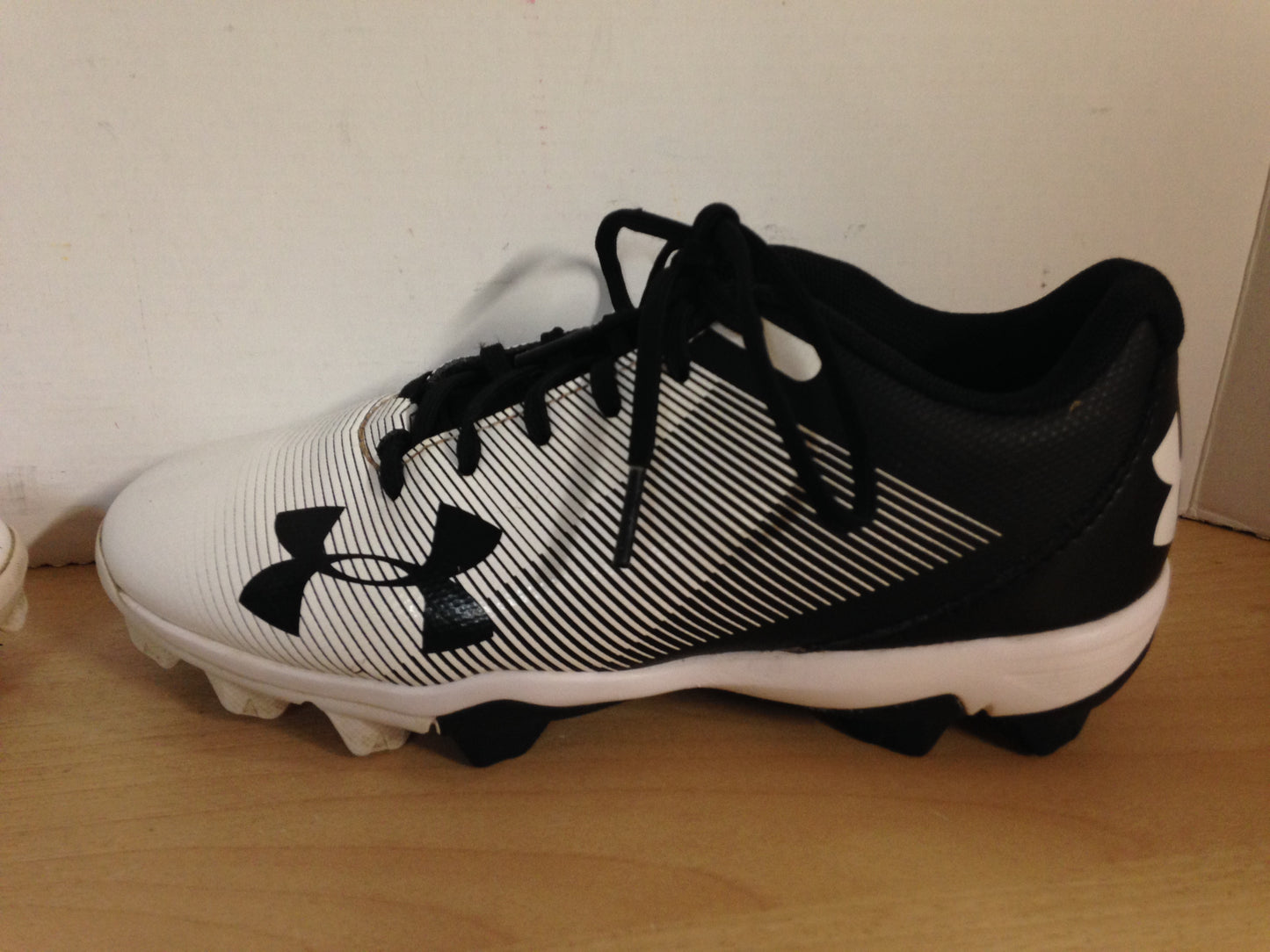 Baseball Shoes Cleats Child Size 5 Under Armour Black White