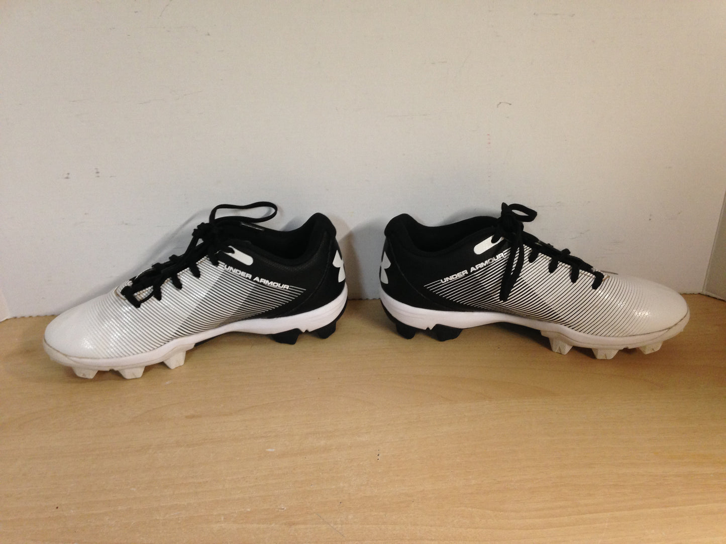 Baseball Shoes Cleats Child Size 5 Under Armour Black White