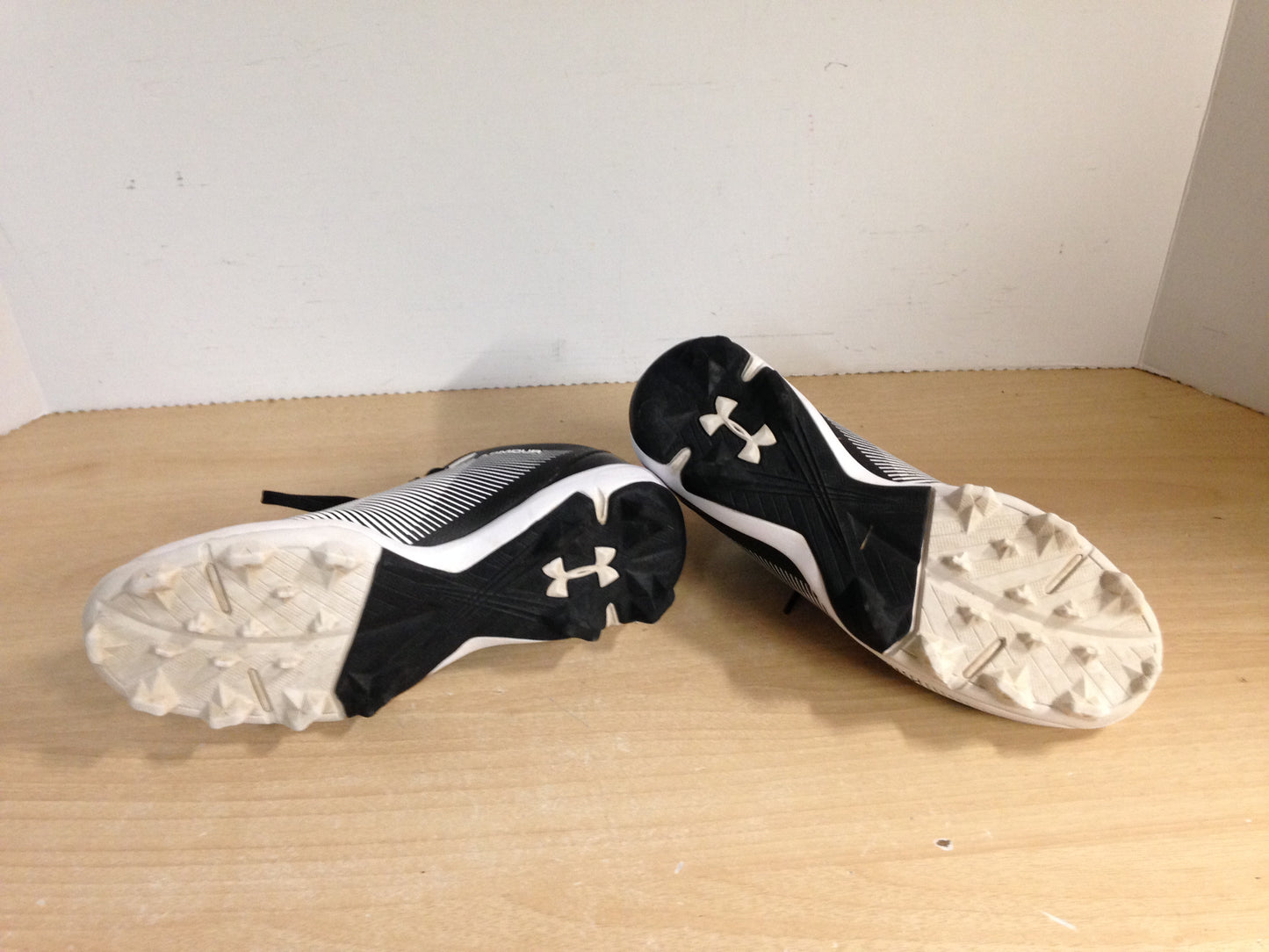 Baseball Shoes Cleats Child Size 5 Under Armour Black White