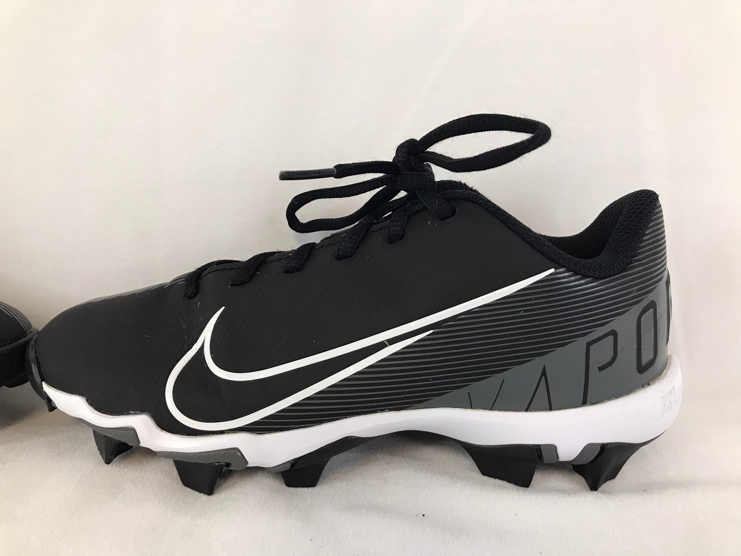 Baseball Shoes Cleats Child Size 4 Nike Vapor Black White As New