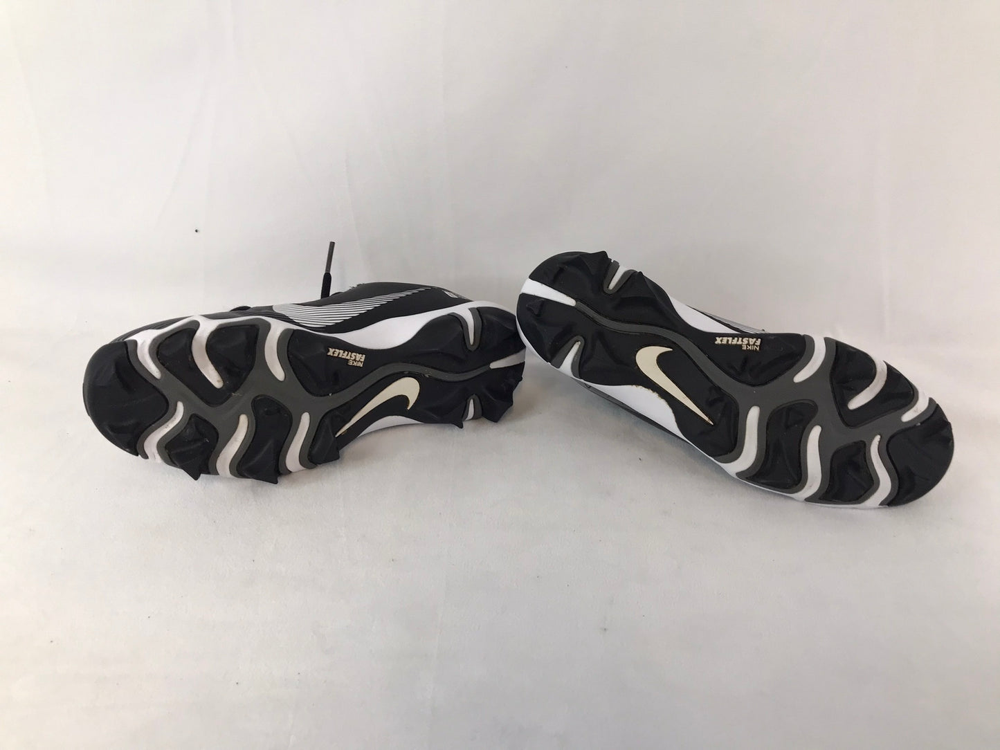 Baseball Shoes Cleats Child Size 4 Nike Vapor Black White As New