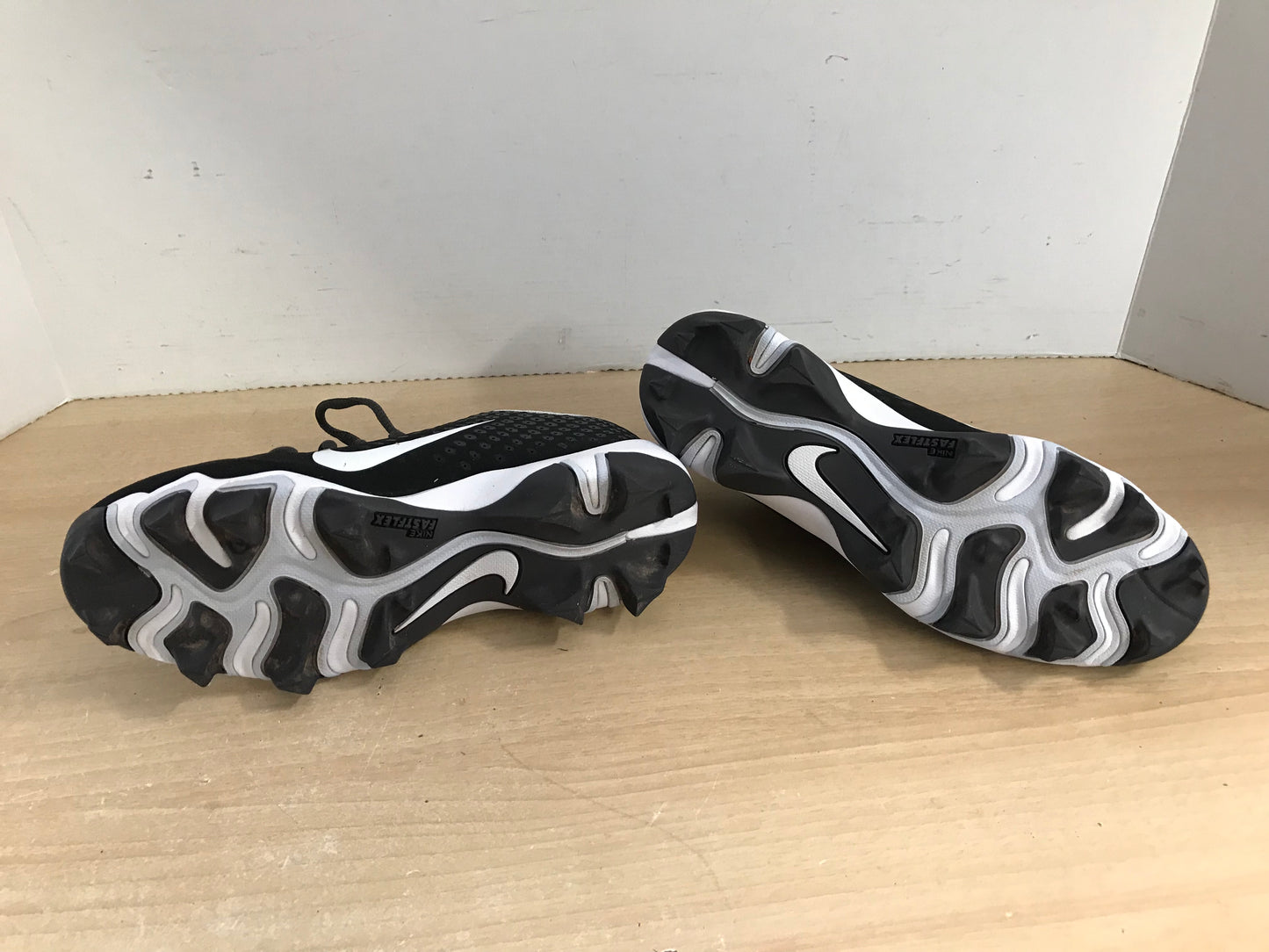 Baseball Shoes Cleats Child Size 4 Nike Vapor Black White Excellent
