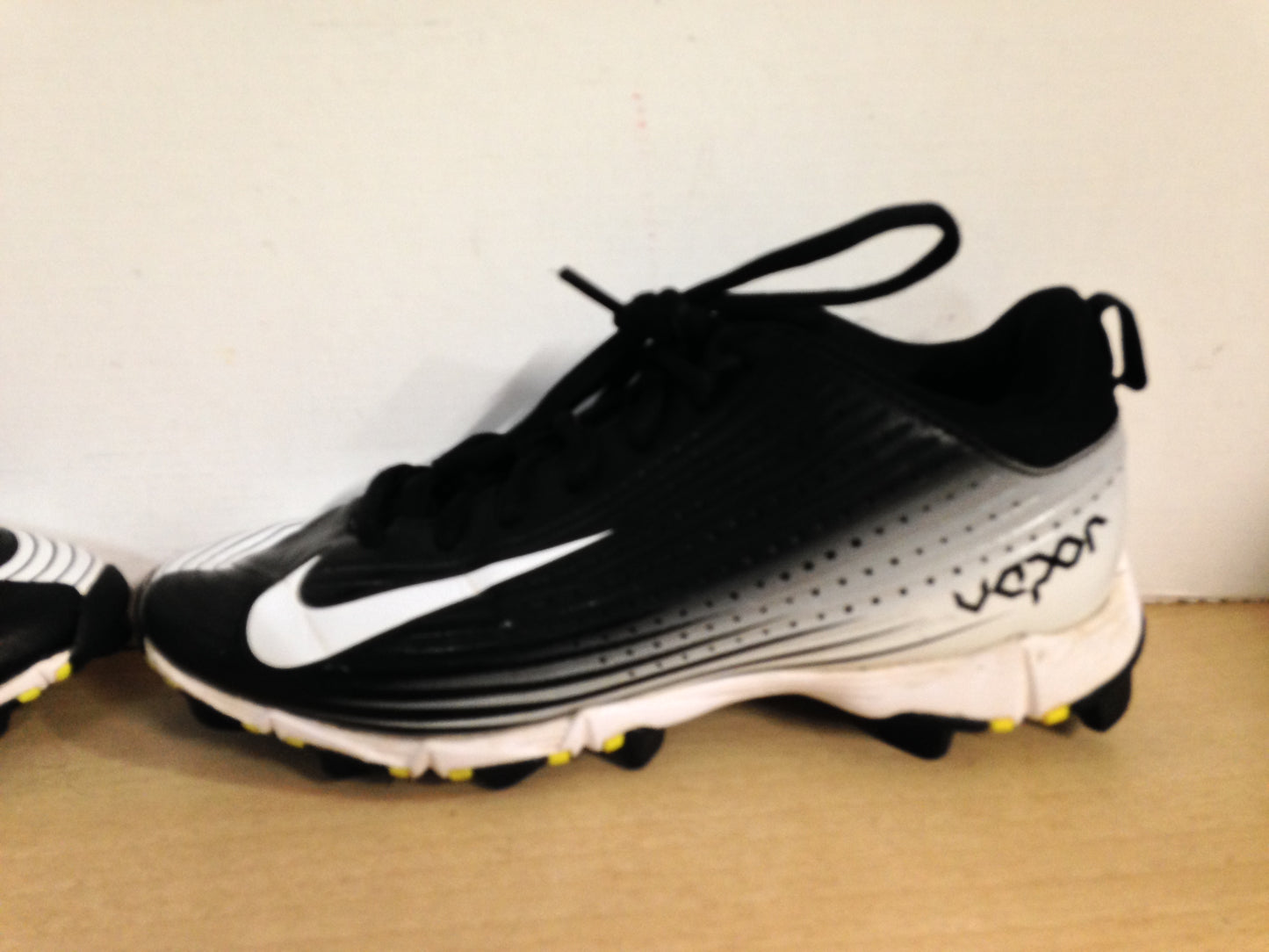 Baseball Shoes Cleats Child Size 4 Nike Vapor Black White Lime