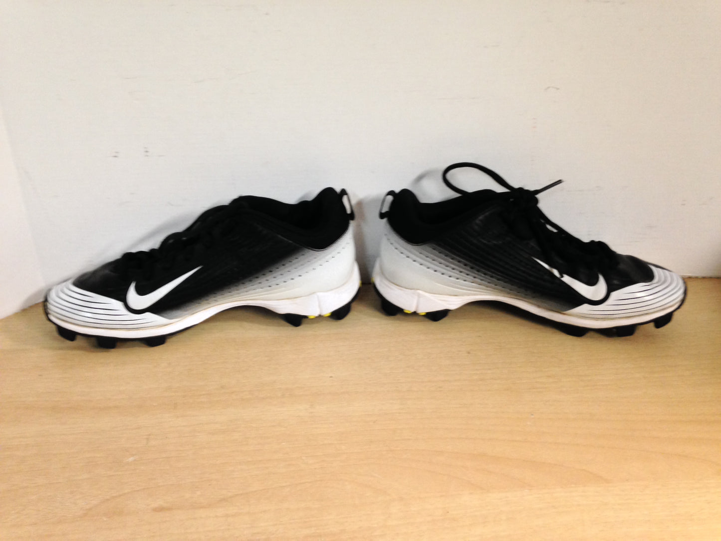 Baseball Shoes Cleats Child Size 4 Nike Vapor Black White Lime