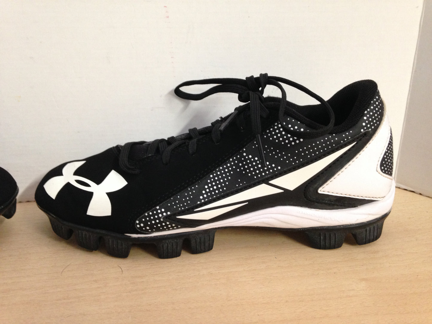 Baseball Shoes Cleats Child Size 4 Under Armour Black White Excellent