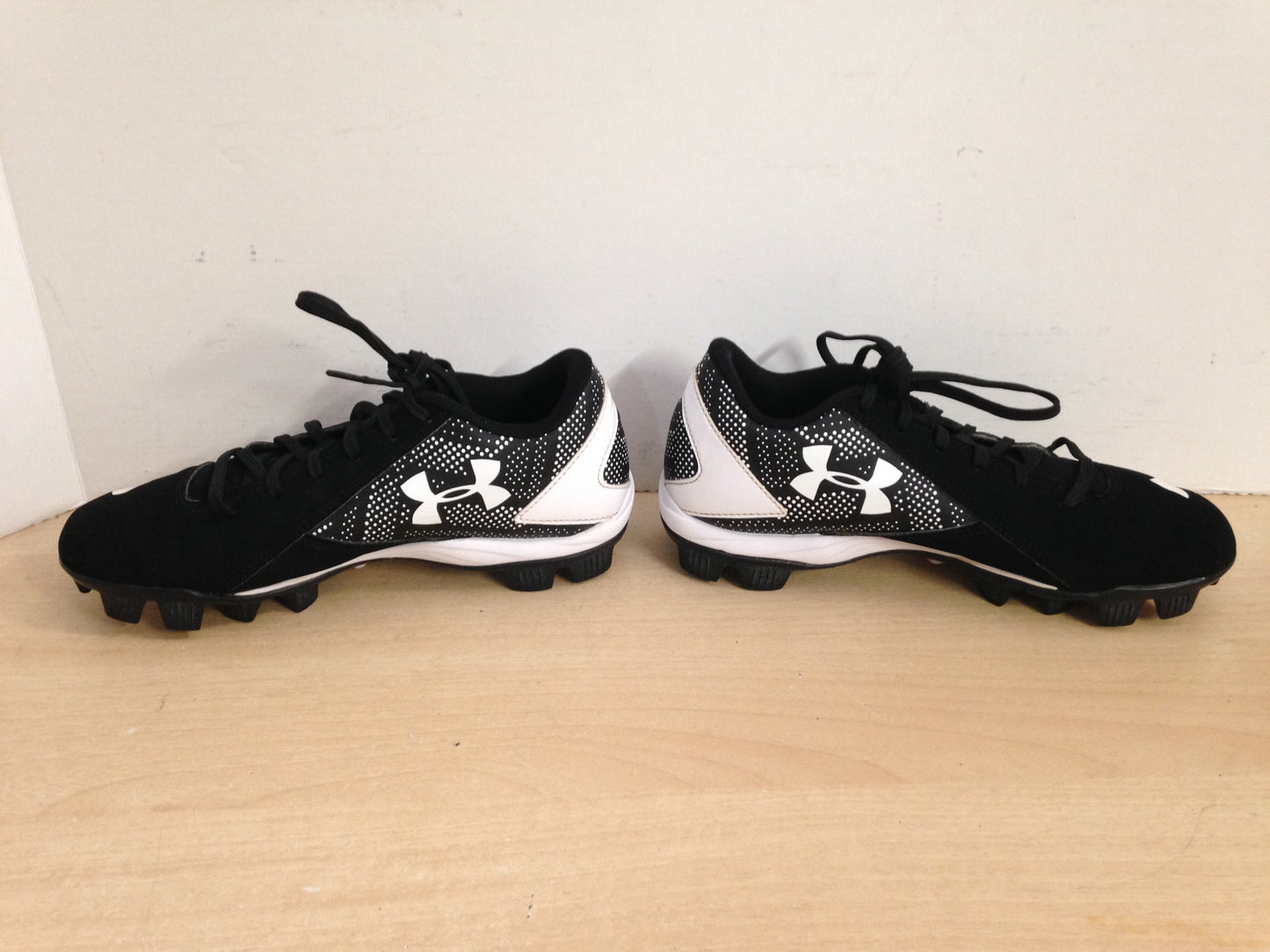 Baseball Shoes Cleats Child Size 4 Under Armour Black White Excellent