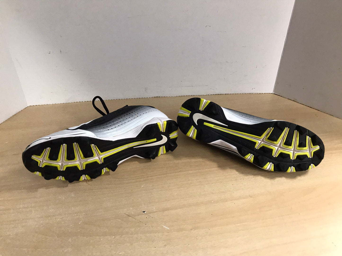 Baseball Shoes Cleats Child Size 6 Nike Vapor Youth Black White Lime Excellent