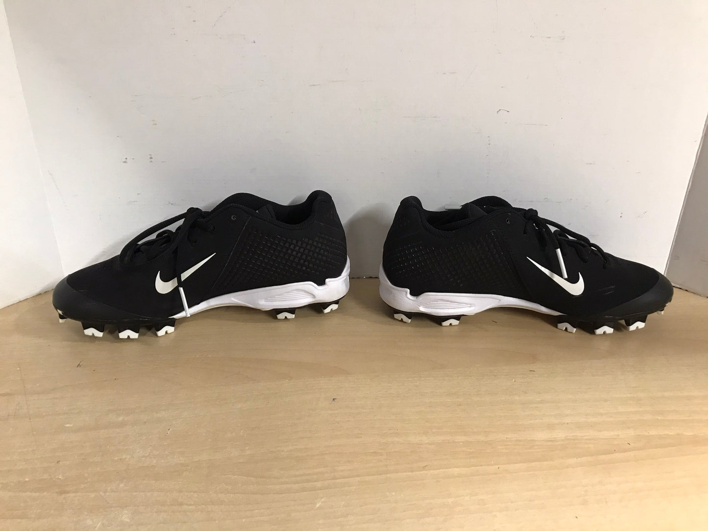 Baseball Shoes Cleats Child Size 6 Nike Youth Black White Excellent
