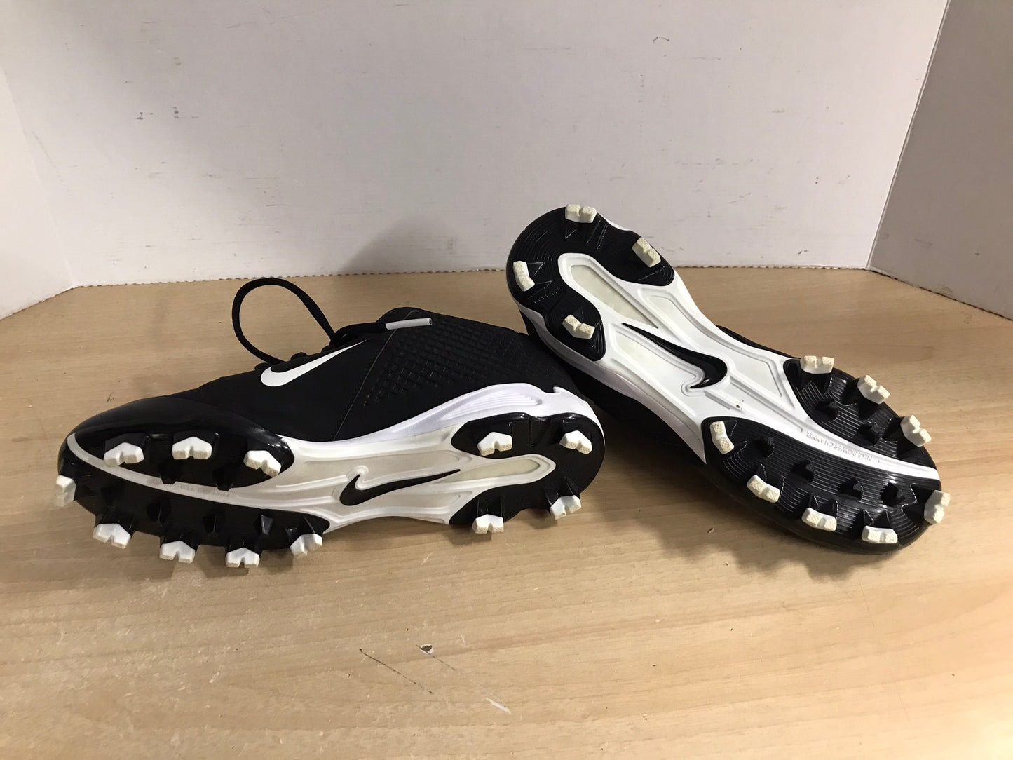 Baseball Shoes Cleats Child Size 6 Nike Youth Black White Excellent