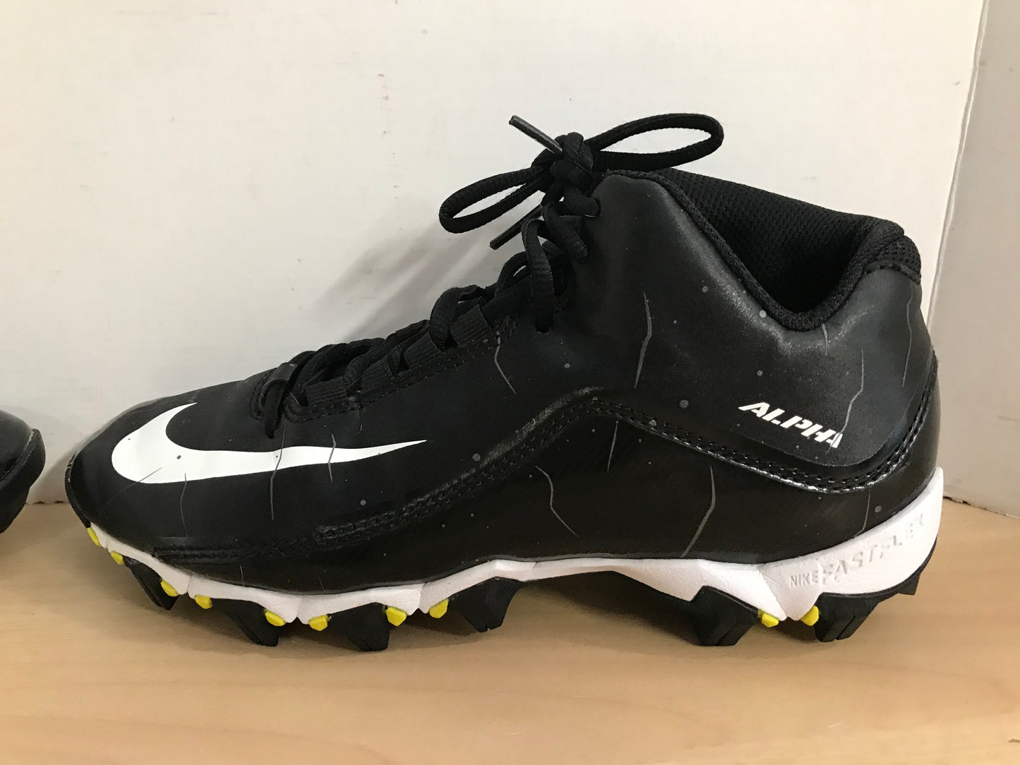 Baseball Shoes Cleats Child Size 6 Youth Nike Alpha Black White Lime Excellent