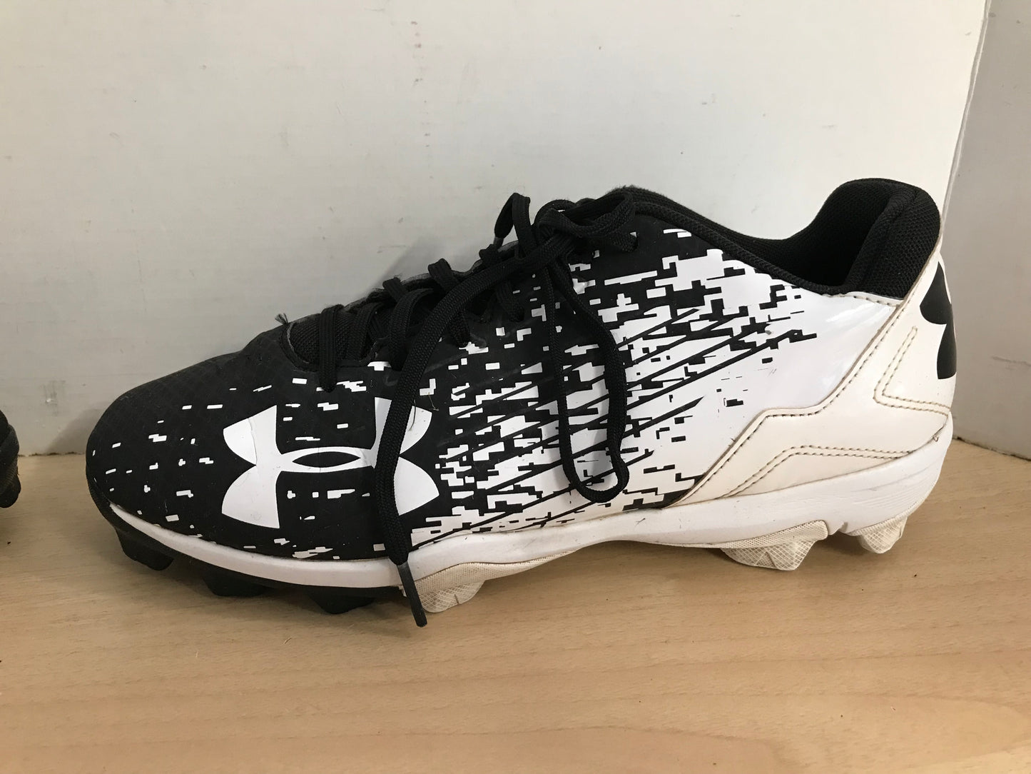 Baseball Shoes Cleats Child Size 6 Youth Under Armour Black With White Excellent
