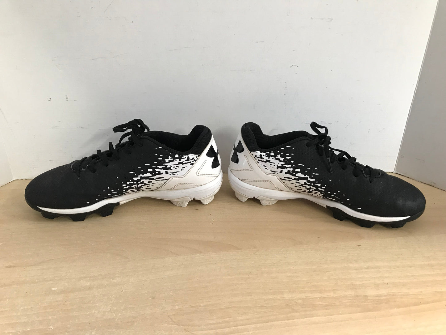 Baseball Shoes Cleats Child Size 6 Youth Under Armour Black With White Excellent