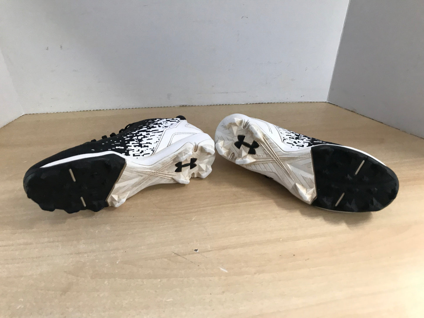 Baseball Shoes Cleats Child Size 6 Youth Under Armour Black With White Excellent