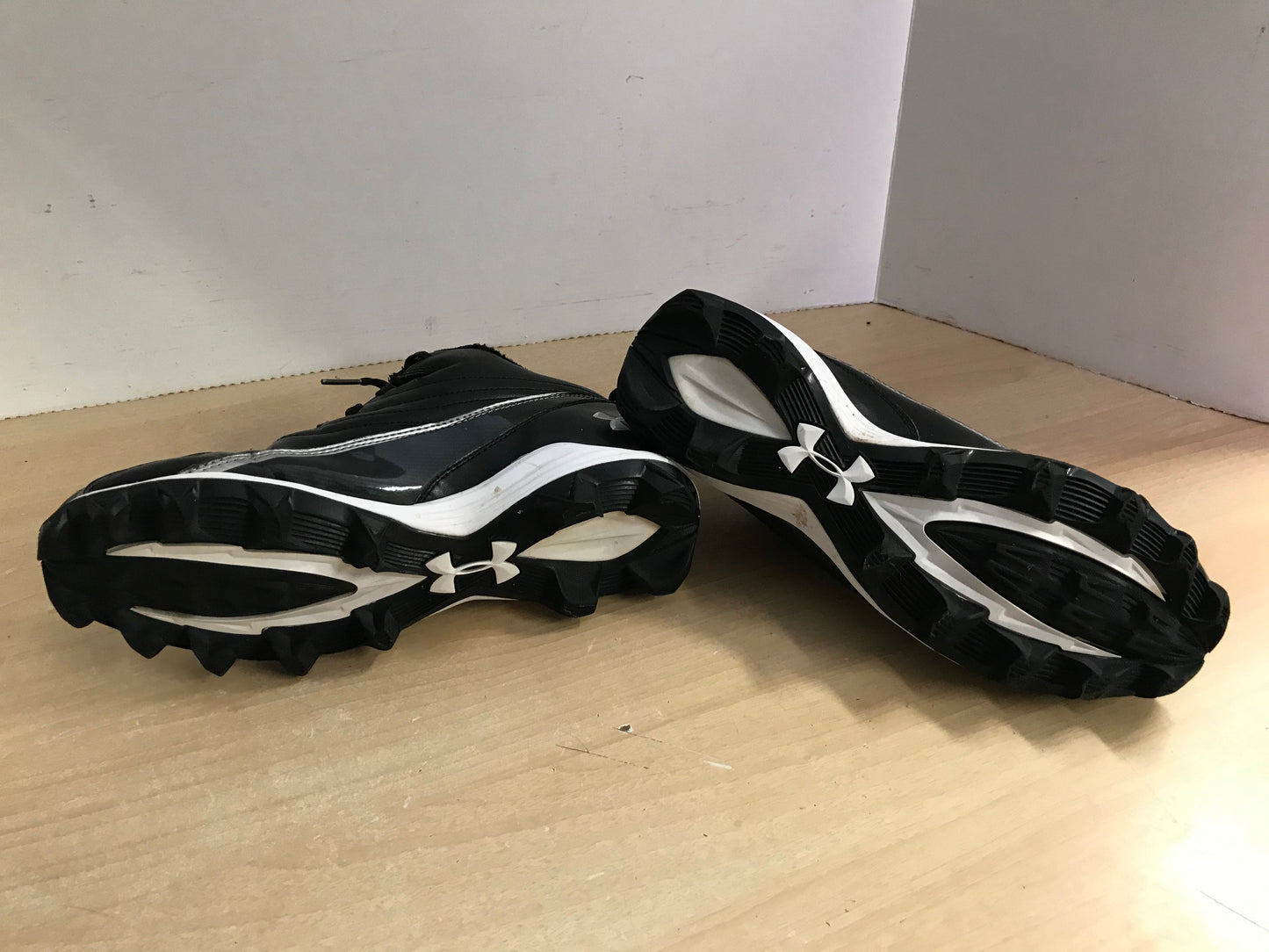 Baseball Shoes Cleats Men's Size 9 Umbro Black Silver Minor Wear