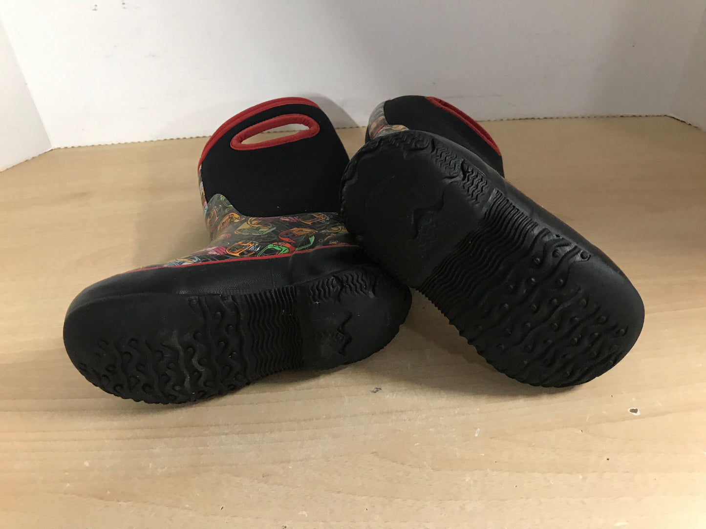Bogs Brand Child Size 10 Black Multi With Cozy Coupe Cars Neoprene Rubber Rain Winter Snow Waterproof Boots