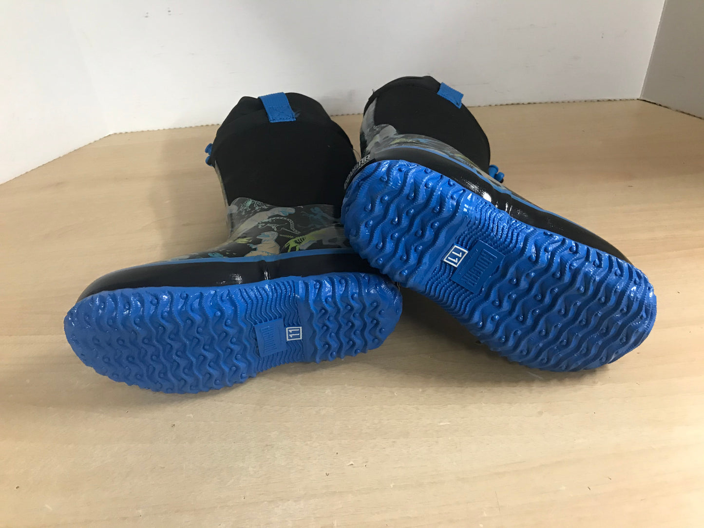 Bogs Style Child Size 11 Cougar Black Blue Dinosaurs Neoprene Rubber Rain Winter Snow Waterproof Boots New Demo Model