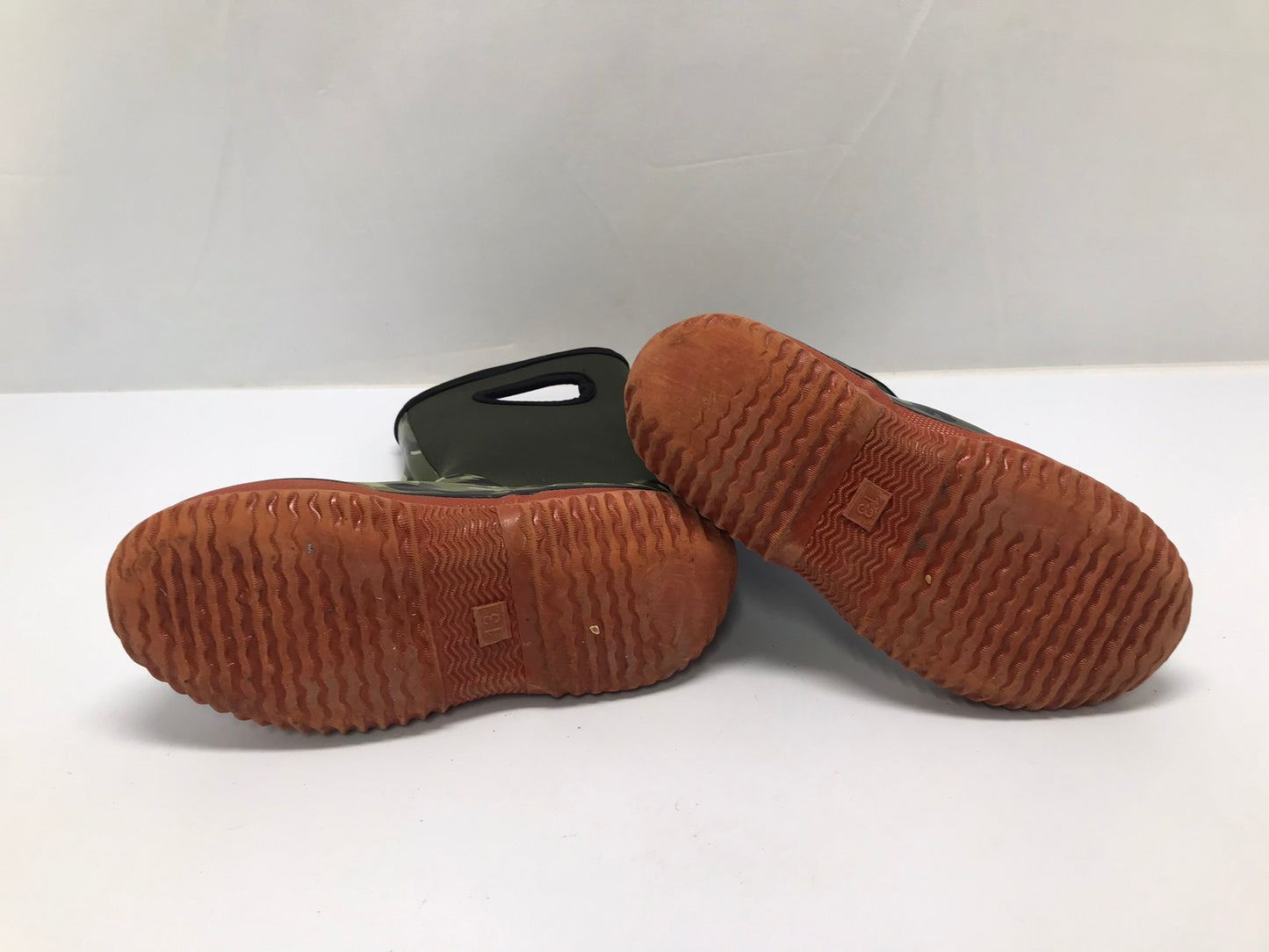 Bogs Style Child Size 13 Green Camo Neoprene Rubber Rain Winter Snow Waterproof Boots Excellent