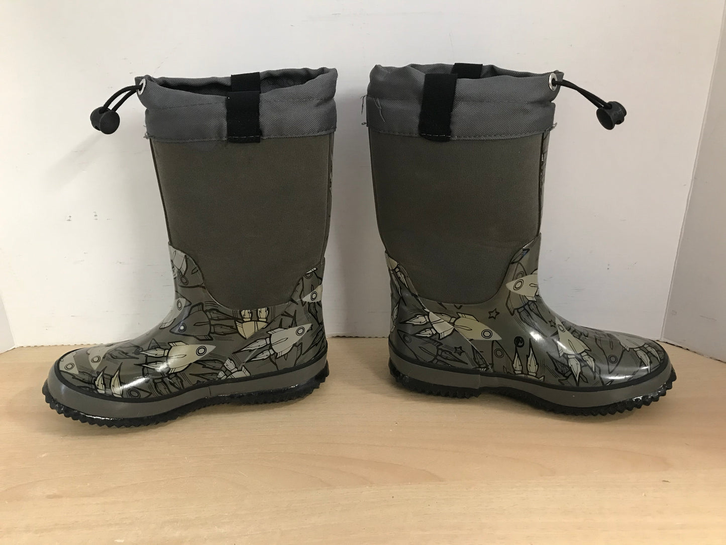 Bogs Style Child Size 13 Grey Spaceships Neoprene Rubber Rain Winter Snow Waterproof Boots Excellent