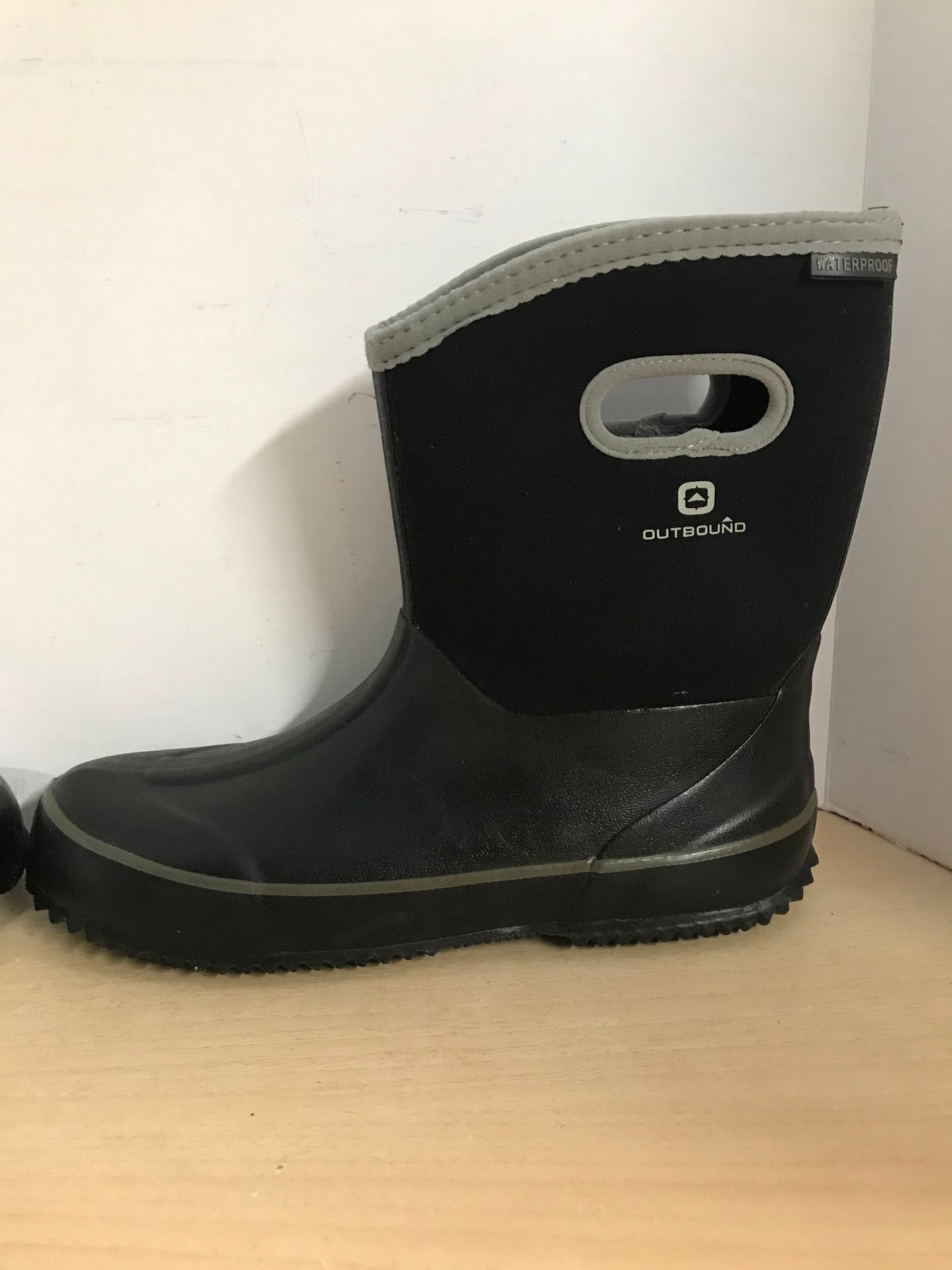 Bogs Style Child Size 6 Youth Outbound Black Grey Neoprene Rubber Rain Winter Snow Waterproof Boots Excellent