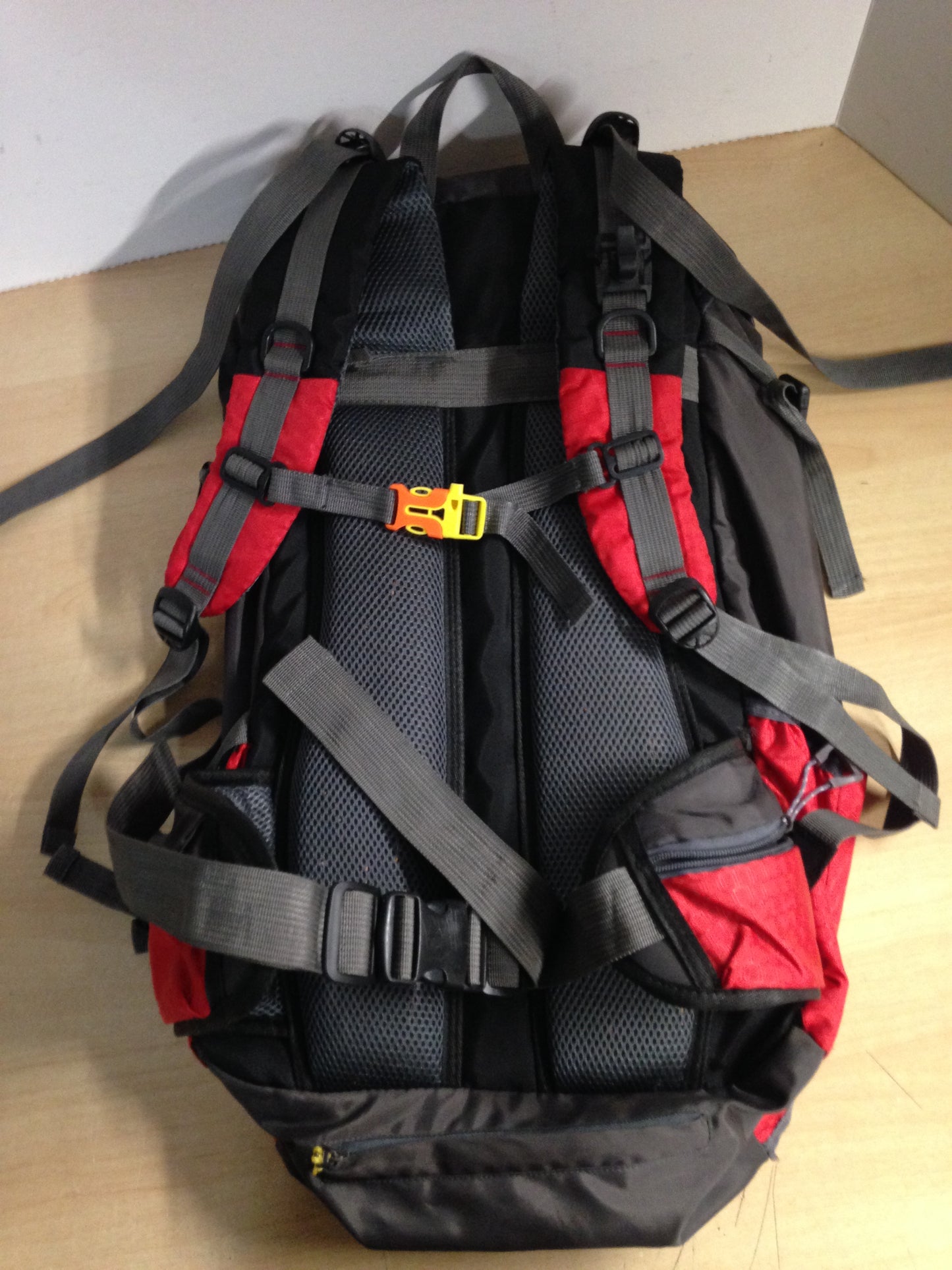 Camping Adventures Free Knight 60L Hiking Mountaineering Camping Trekking Red Backpack Excellent