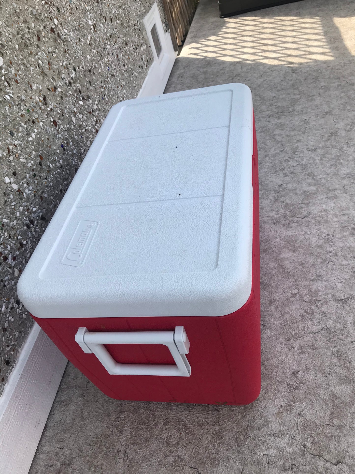Camping Adventures Cooler Coleman Chest 48 Qt Drain Plug Keeps Ice 3 Days Excellent Red White