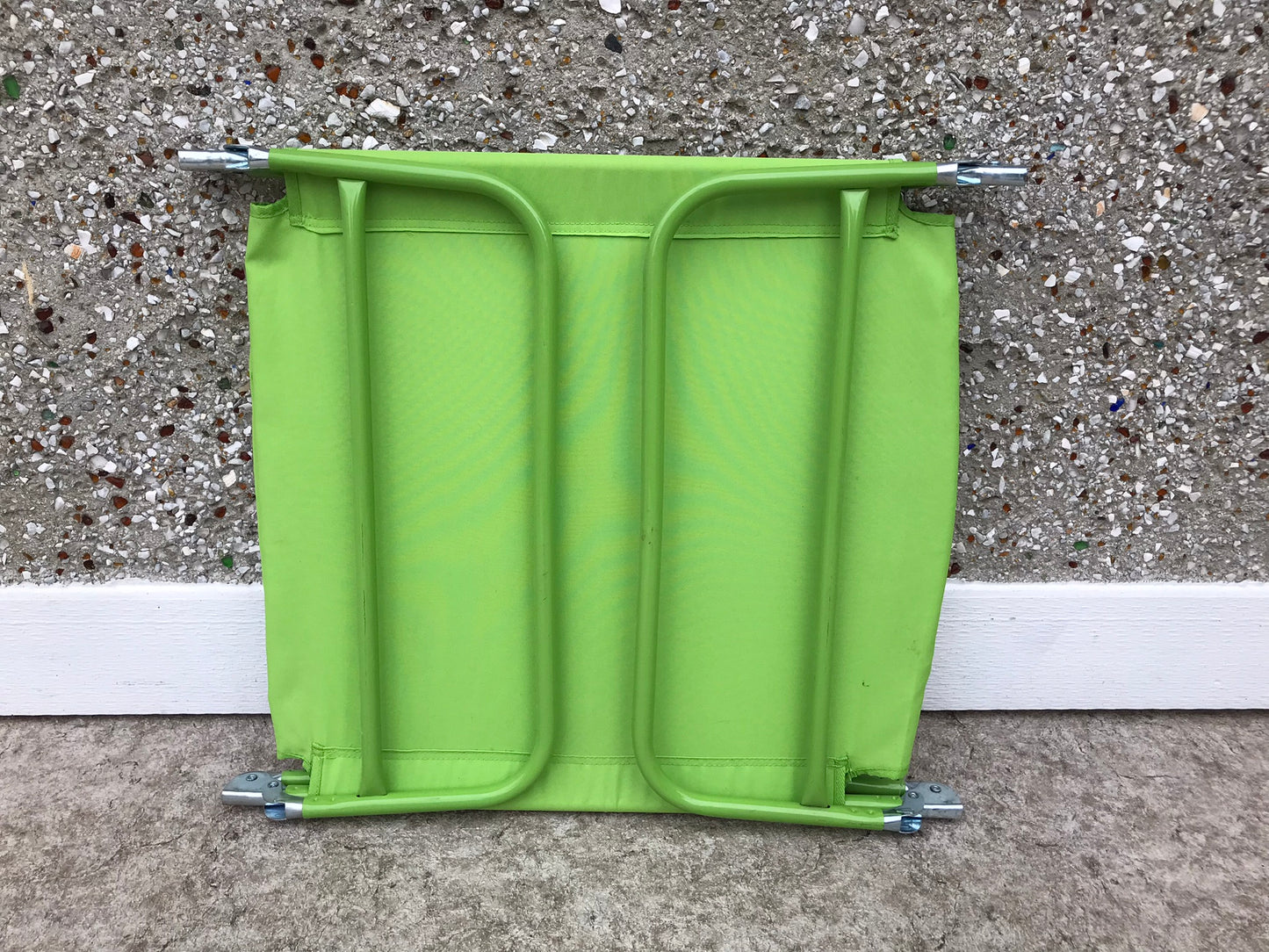 Camping Patio Beach Lounge Chair Folding Light and Easy For Travel Lime Metal Frame Adult Size As New