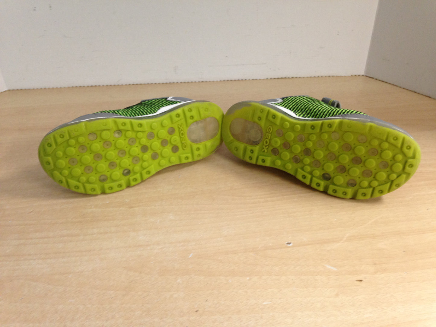 Child Running Shoes Shoe Size 13 Geox Trainers Lime Grey