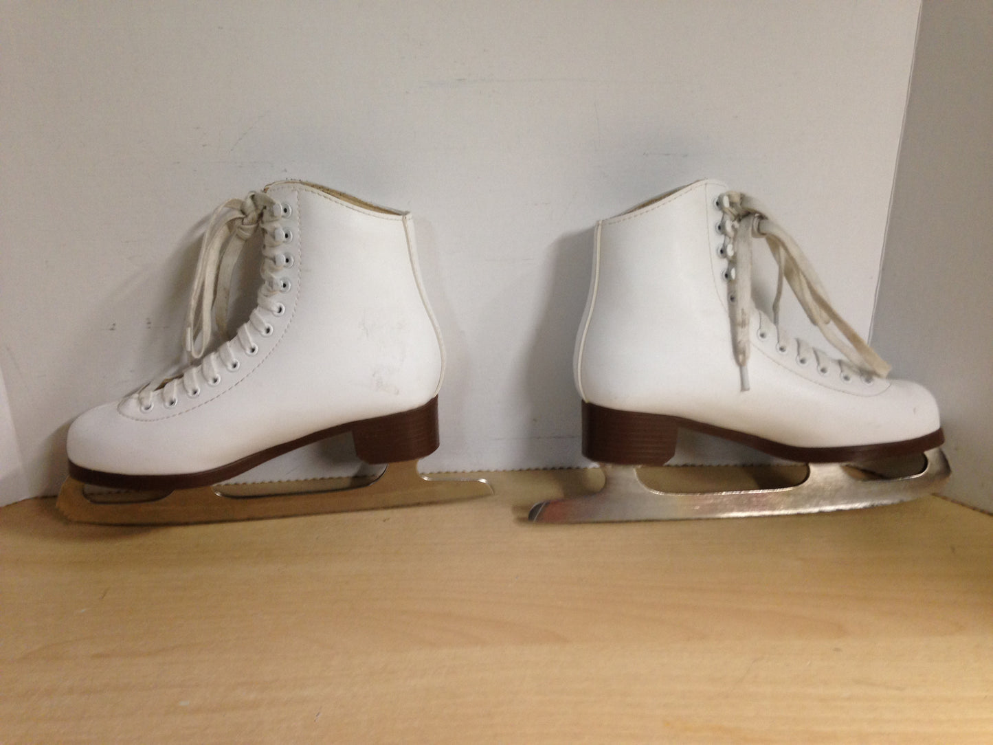 Figure Skates Child Size 5 Jackson Glacier 120 Excellent