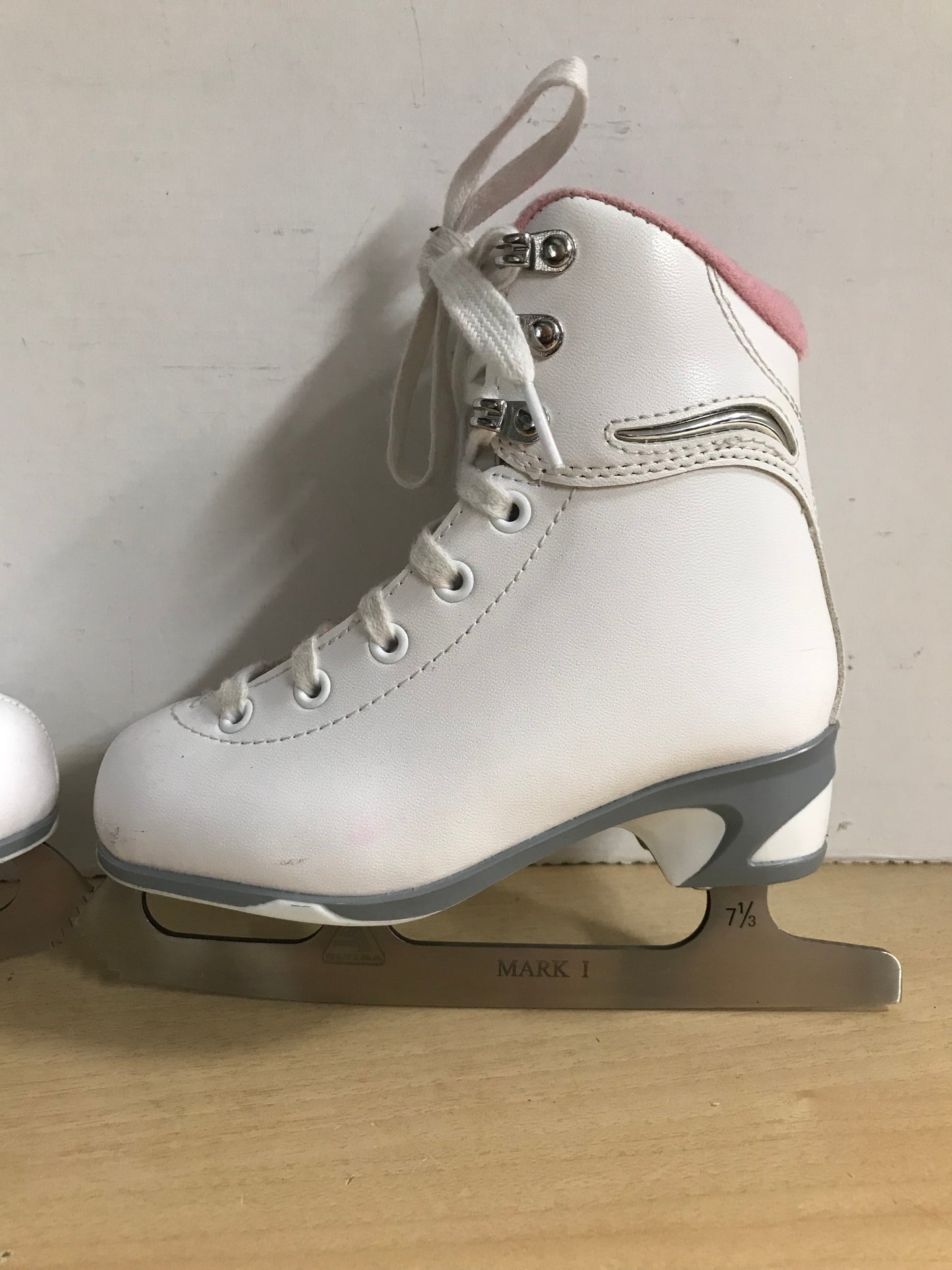 Figure Skates Child Size 12 Jackson Cameo Soft Skates White Pink New Demo Model