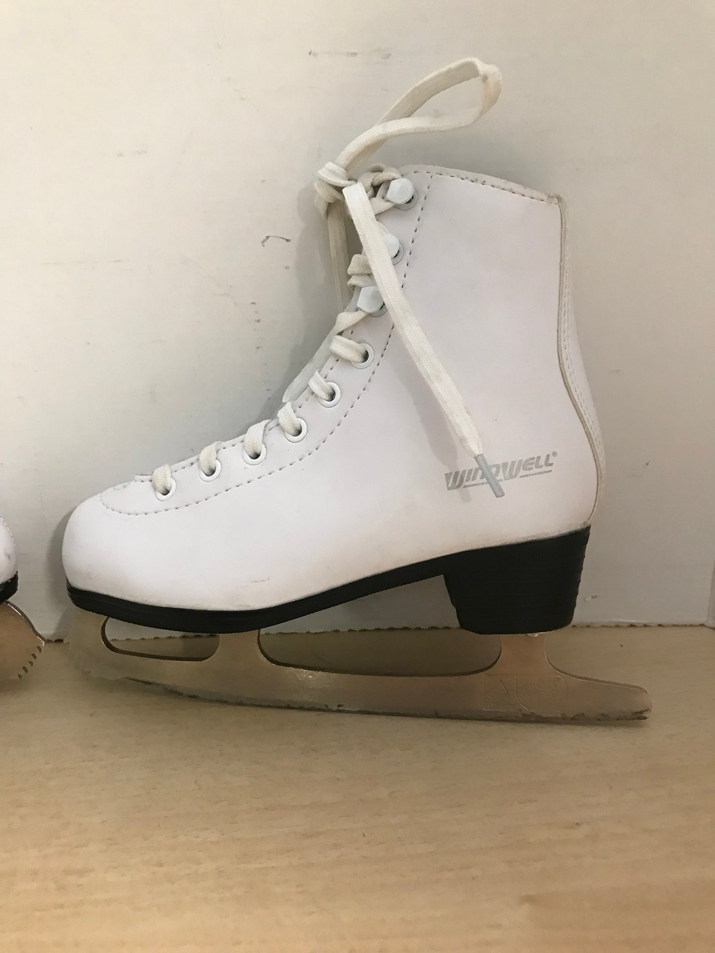 Figure Skates Child Size 12 Winnwell
