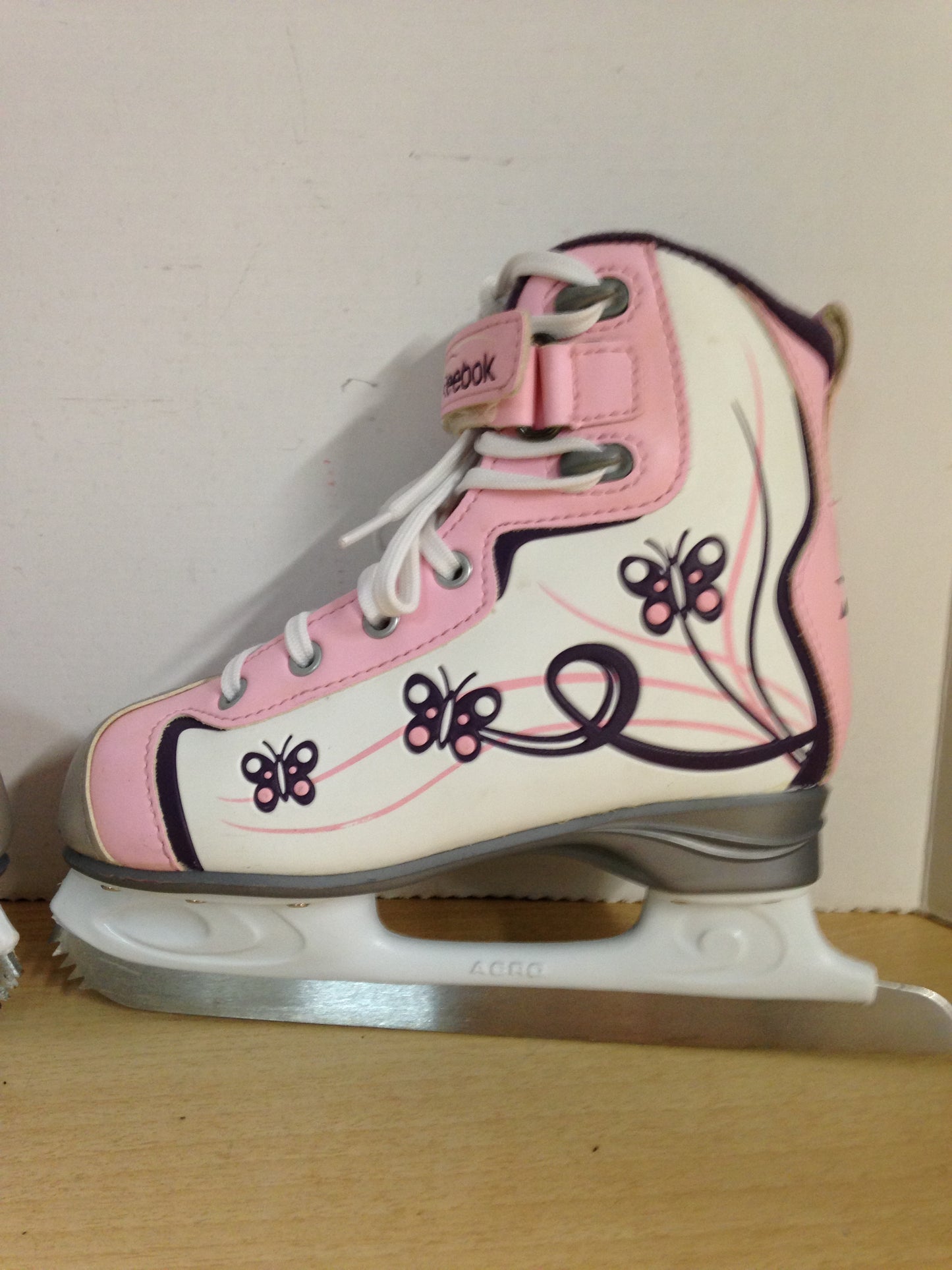 Figure Skates Child Size 13 Glitter Girl Pink Purple New Demo Model