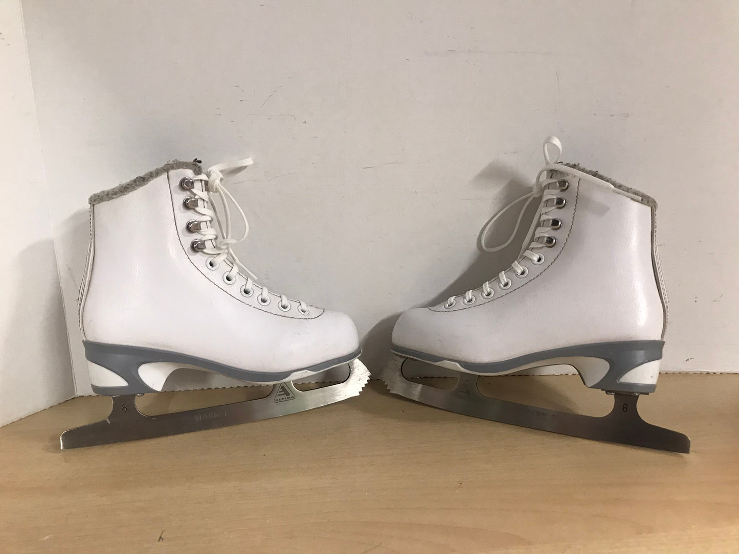 Figure Skates Child Size 1 Jackson Cameo Soft Skates Minor Marks